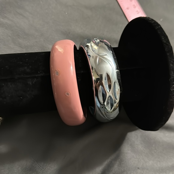 Bundle of bangle bracelets - Picture 3 of 9